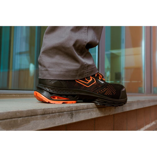 Työkenkien opas: standardit, suojausluokat ja miten valitset oikeat työkengät